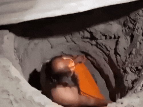 jameen ke andar maunee baaba kee saadhana